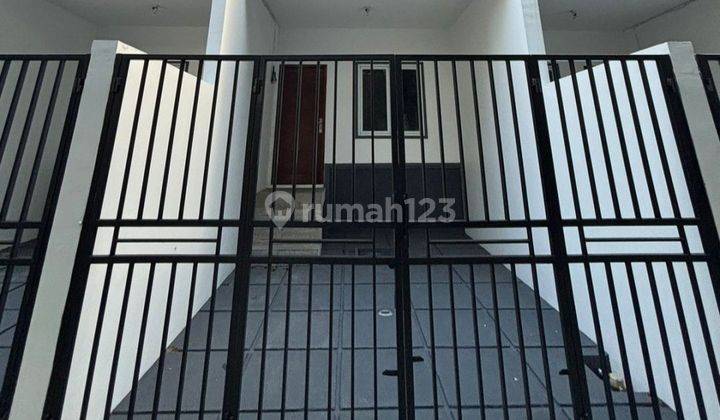 Rumah Taman Ratu di Jalan ratu mawar 3 Lantai SHM Utara 2