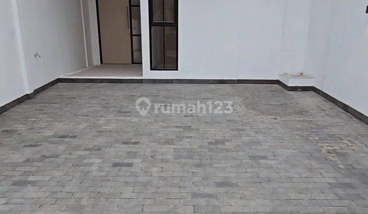 Rumah meruya 2 Lantai SHM jalan 2 mobil 2