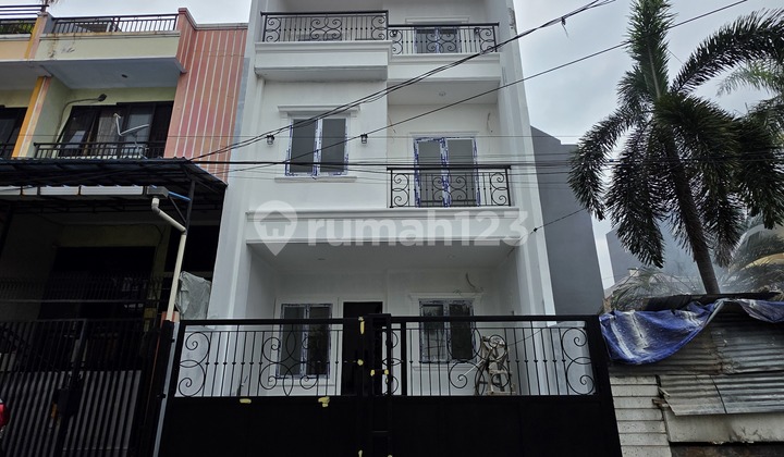 Rumah 3 Lantai Duri Kepa Termurah di Kelasnya Row Jalan 3 Mobil Rumah 3 Lantai Duri Kepa Termurah di Kelasnya Row Jalan 3 Mobil