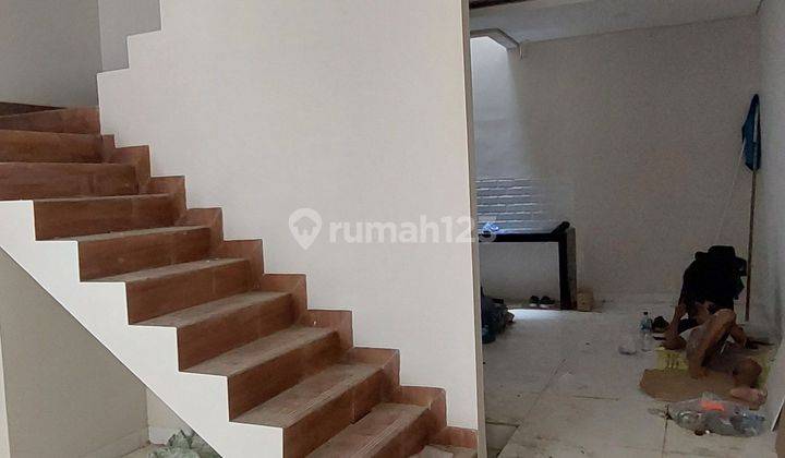 Rumah Tomang di Jalan Mandala 3.25 Lantai SHM Baru Jalan 2 Mobil 2