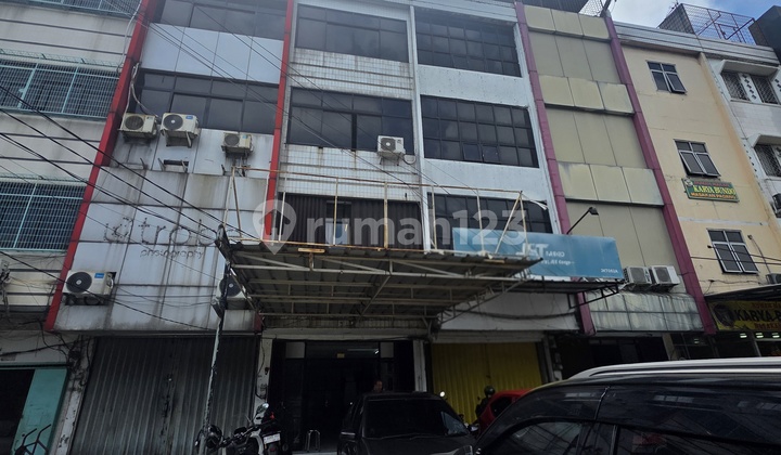 4.5-Story Shophouse (Ruko) on T.b.angke Row, Boulevard Street 4.5-Story Shophouse (Ruko) on T.b.angke Row, Boulevard Street