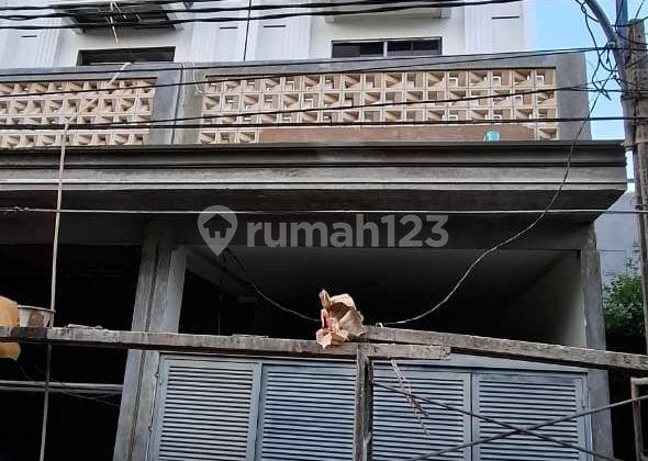 Rumah Taman Ratu 4 Lantai Row Jalan 2 Mobil Bebas Banjir Shm  1