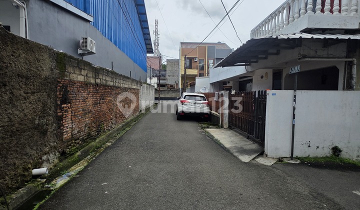 Rumah Murah Jakarta Barat 3 Lantai Lokasi Strategis 2