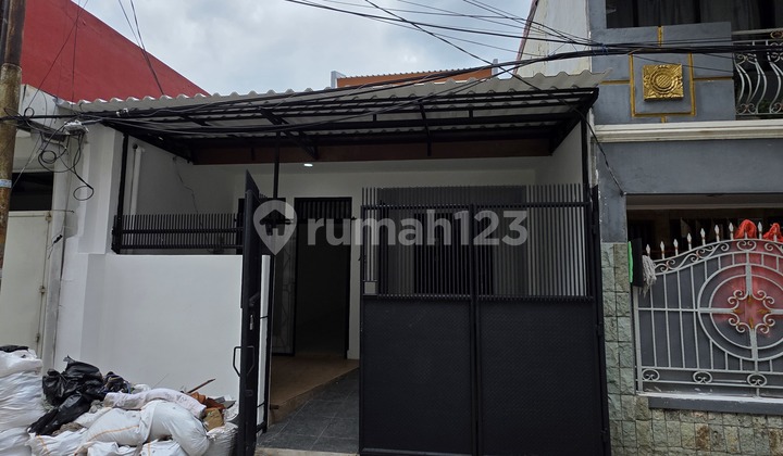 Rumah Murah Jelambar Strategis 1.5 Lantai Row 2 Mobil Rumah Murah Jelambar Strategis 1.5 Lantai Row 2 Mobil
