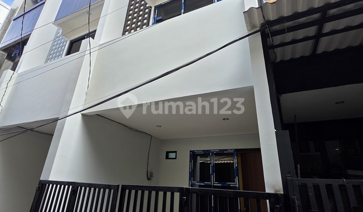 Rumah Murah Tanjung Duren 3 Lantai Siap Huni