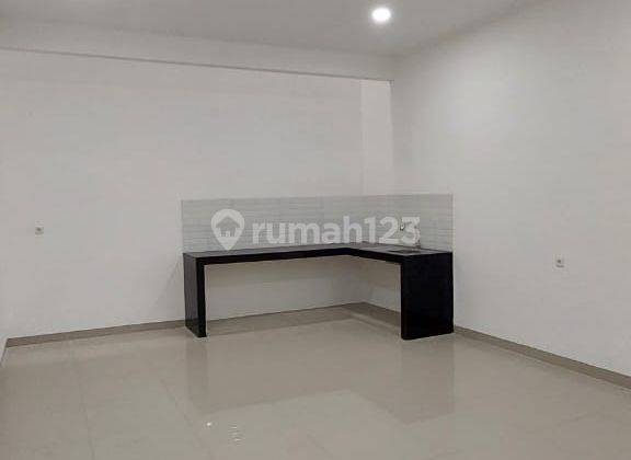 Rumah Taman Ratu 3 Lantai Shm Selatan Jalan 3 Mobil