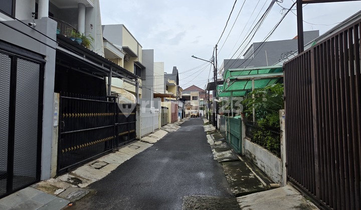 Rumah Duri Kepa 3 Lantai Mininalis Semi Furnish 2