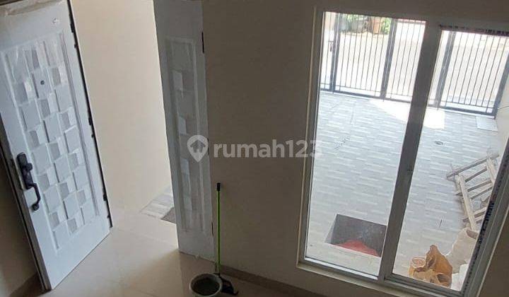 Rumah tomang di Jalan rawa kepa 3 Lantai SHM 2