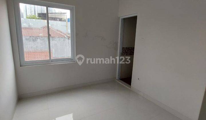 Rumah Taman Ratu 4 Lantai Timur Jalan 2 Mobil Shm 2