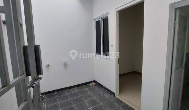 Rumah Taman Ratu 3 Lantai Shm Selatan Jalan 3 Mobil 2