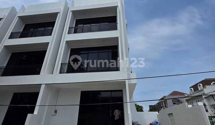 Ruko Komersil Taman Ratu 3.5 Lantai Siap Huni Strategis