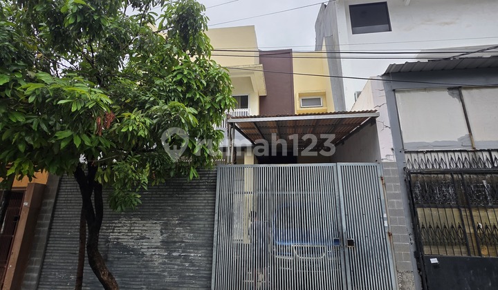 Rumah Murah Duri Kepa Uk.7.5x19 2.5 Lantai Row Jalan 3 Mobil Rumah Murah Duri Kepa Uk.7.5x19 2.5 Lantai Row Jalan 3 Mobil