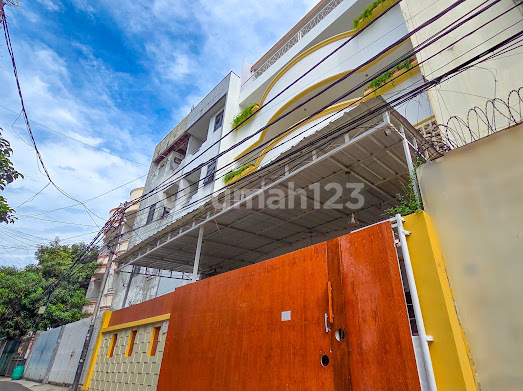 Rumah Kost Mangga Besar 5 Lantai Income 100Jt/Bln Nett Take Over Rumah Kost Mangga Besar 5 Lantai Income 100Jt/Bln Nett Take Over