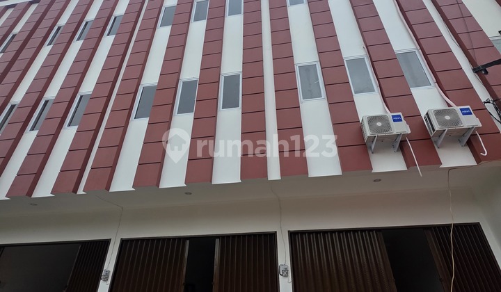 Jelambar Police Complex Kavling 3.5 Story Shop House in a Strategic Location