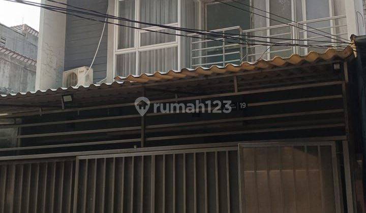 Rumah Taman Ratu 3 Lantai Shm Selatan Jalan 2 Mobil 1