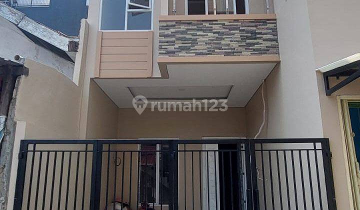 Rumah tomang di Jalan rawa kepa 3 Lantai SHM 1