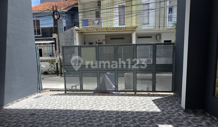 Rumah Tanjung Duren Strategis Bebas Banjir 3 Lantai Row Jalan 2 Mobil