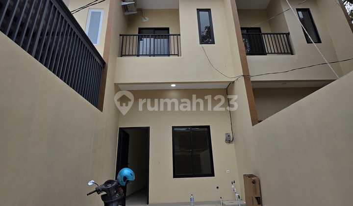 Grogol House Ready to Live In Highly Strategic 3.5 Floors Grogol House Ready to Live In Highly Strategic 3.5 Floors