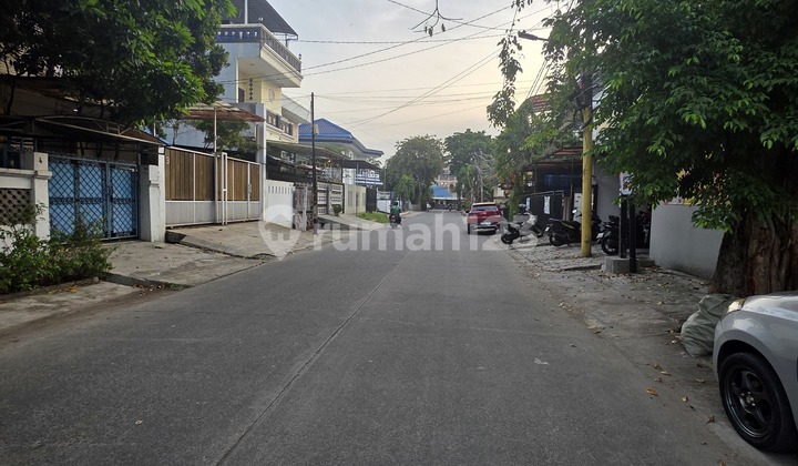 Commercial House in Rawa Buaya, Suitable for Business, 2 Floors, SHM, South Facing. 2