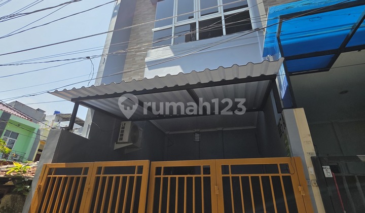 3-Storey Ready-to-Live Fully Furnished House in Tanjung Duren, Near Central Park