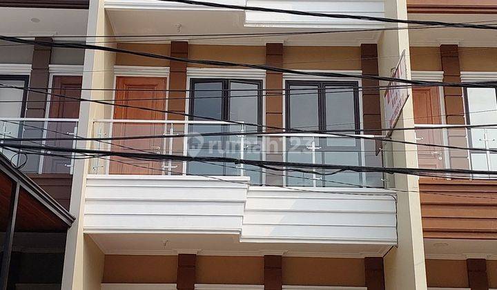 Rumah Duri Kepa 3 Lantai SHM Jalan 2 Mobil 1