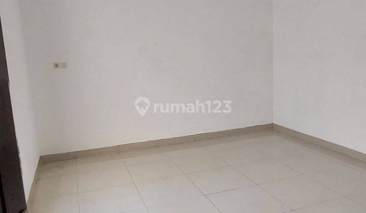 Rumah Jelambar 2.5 Lantai Area Bisnis Jalan 2 Mobil Shm 2