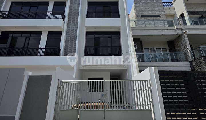 3.5 Story Rental House in Taman Ratu Bagus, Strategic Location
