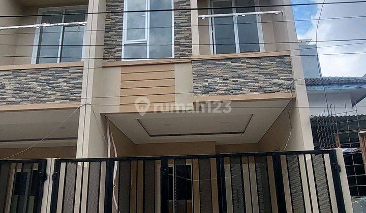 Rumah Tomang di Jalan Mandala 3.25 Lantai SHM Baru Jalan 2 Mobil 1