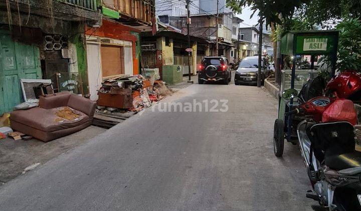 RUMAH DI KEBON JERUK HAYAM WURUK JAKARTA BARAT 4