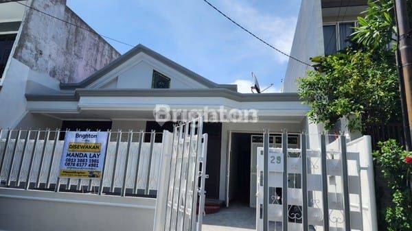 Rumah Siap Huni Baru Selesai Renovasi Cakep Luas Di Prapen Boleh Buat Kantor Dekat Raya Jemursari, Tenggilis, Manyar, Nginden, Bratang, Ngagel, Kendangsari, Sidosermo, Plaza Marina, Margorejo, Panjang Jiwo
 1