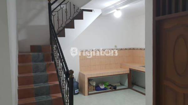 BAGUS CAKEP BARU RENOV FULL RUMAH 2.5 LANTAI SEMOLOWARU ELOK DEKAT TENGAH KOTA, NGINDEN, MANYAR, MERR, GALAXY MALL, KLAMPIS, UNTAG, HANG TUAH, ITS, STIESIA, STIKOM, ARAYA, SUKOLILO 2