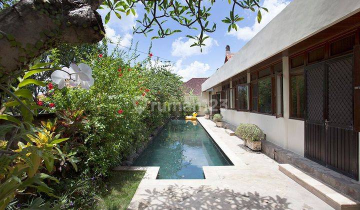 Land for sale with bonus semi-villa building near Gianyar beach 1