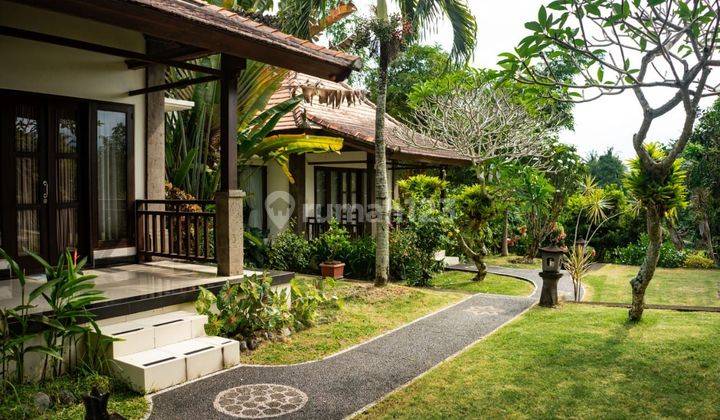 Di jual Villa lantai 1 halaman luas view sawah 2