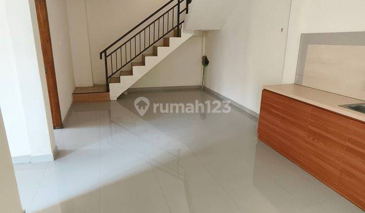 Di Jual Rumah Lantai 2 Dekat Sekolah Dyatmika Schol  2