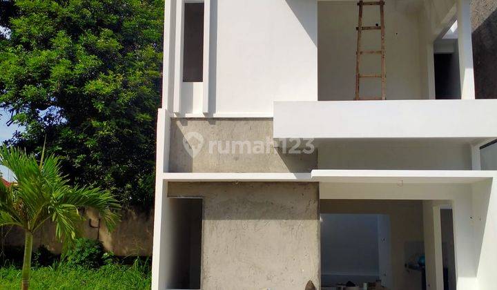 Rumah 2 Lantai Dengan Akses Jalan Dua Mobil di Adres Cibubur 3