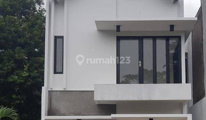 Rumah 2 Lantai Dengan Akses Jalan Dua Mobil di Adres Cibubur 5