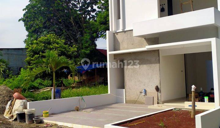 Rumah 2 Lantai Akses Jalan 2 Mobil di Adres Cibubur 2