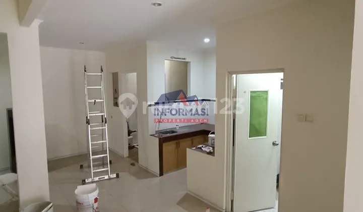 Puri Media Jarang Ada , Hadap Timur 2