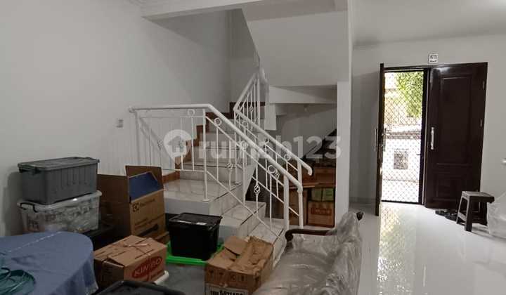 Puri Media , Jarang Ada 2