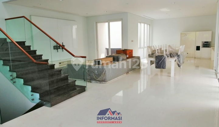 Puri Indah , Mewah. 3 Lantai. Garasi 4 Mobil. Carport 2 Mobil. Siap Huni. Jarang Ada 2