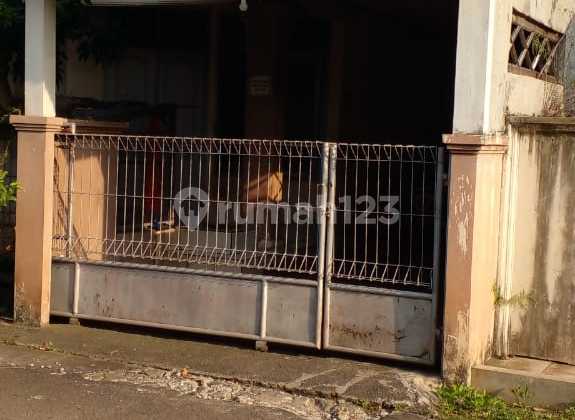 Rumah Dengan Lingkungan Asri Dan Hijau di Larangan Indah Cileduk