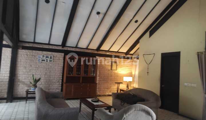 Strategic House in Tanah Kusir, Bintaro - Land Area 230 m², Ready to Occupy, Freehold Certificate, Negotiable Price, Bob.