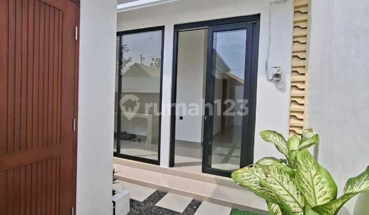 Di Sewakan Rumah Hunian Moderen Kerobokan Kaja Asri Senyap