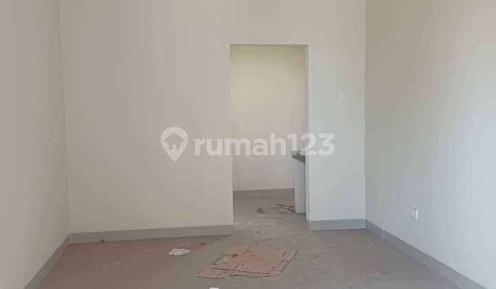 Di sewakan seluruh bangunan guest house di lantai 2 di jalan kayu aya seminyak dengan jumlah  5 kamar tidur unfurnished 2