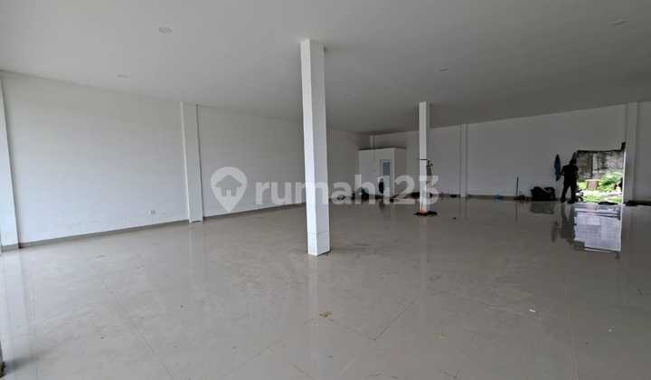 For rent shop location on Dewi Sri Street, Seminyak. 2