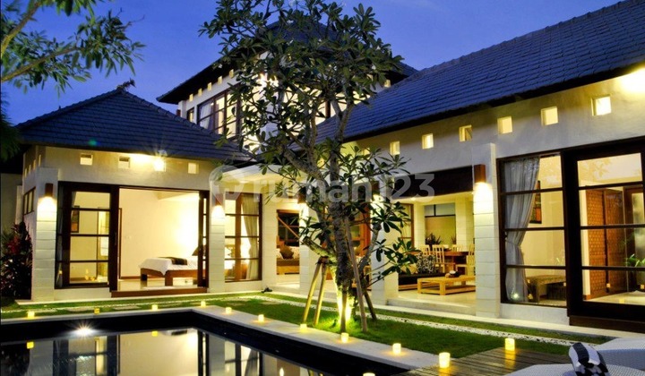 3 Bedroom Villa for Rent in Petitenget, Walking Distance to the Beach