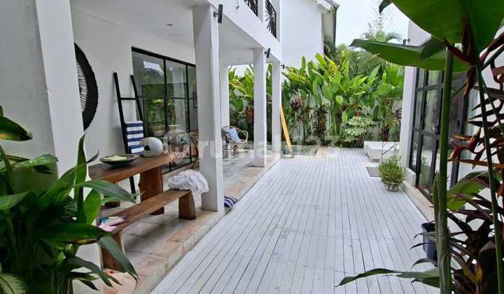 Villa 3 Kamar Tidur Lantai Dua untuk Hak Sewa Masa Sewa 17 Tahun Villa 3 Kamar Tidur di Pererenan Canggu Furnitur Lengkap Villa 3 Kamar Tidur Lantai Dua untuk Hak Sewa Masa Sewa 17 Tahun Villa 3 Kamar Tidur di Pererenan Canggu Furnitur Lengkap
