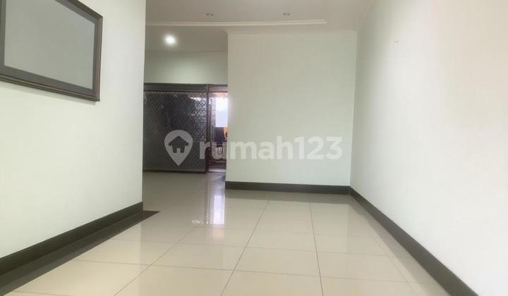 Sewa Rumah Nyaman Mekar Wangi Halaman Sangat Luas 2