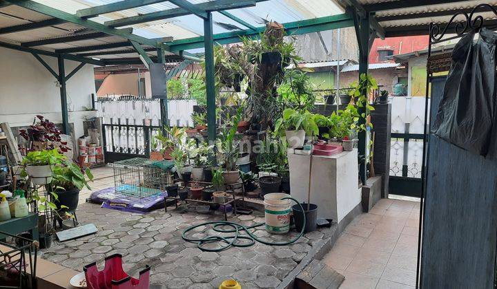 Dijual rumah lama 1 lantai di sayap margacinta lingkungan bagus 1