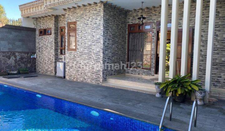 Bikin betah, Villa furnish dg kolam renang sejuk tenang di Lembang 1